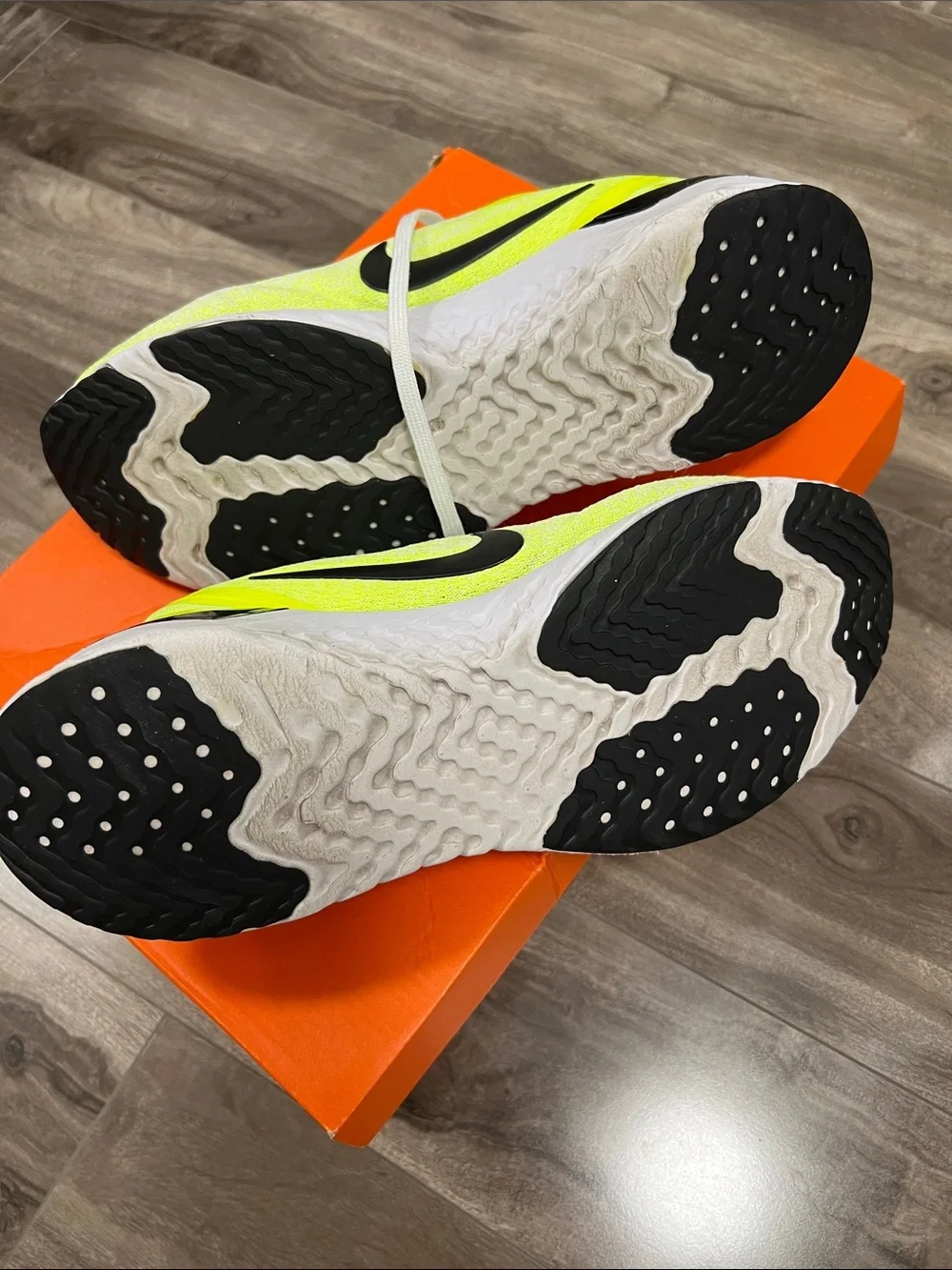 🔥🔥Nike Men’s Neon Yellow and Black Running Shoes - ODYSSEY REACT